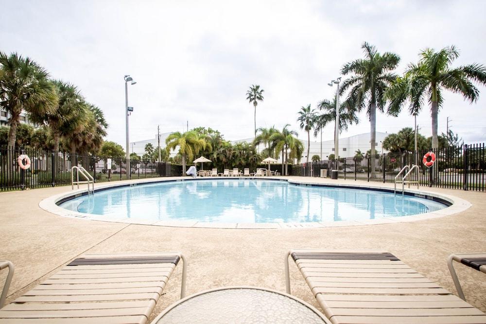 Sleep Inn Miami International Airport photo 41