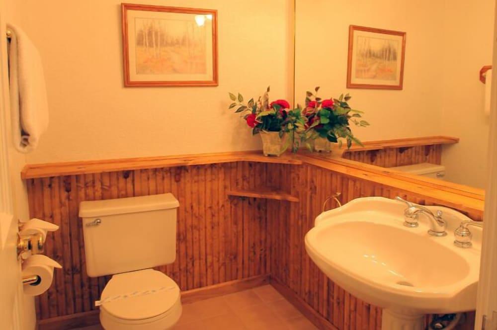 Sybaris Pool Suites Mequon photo 31