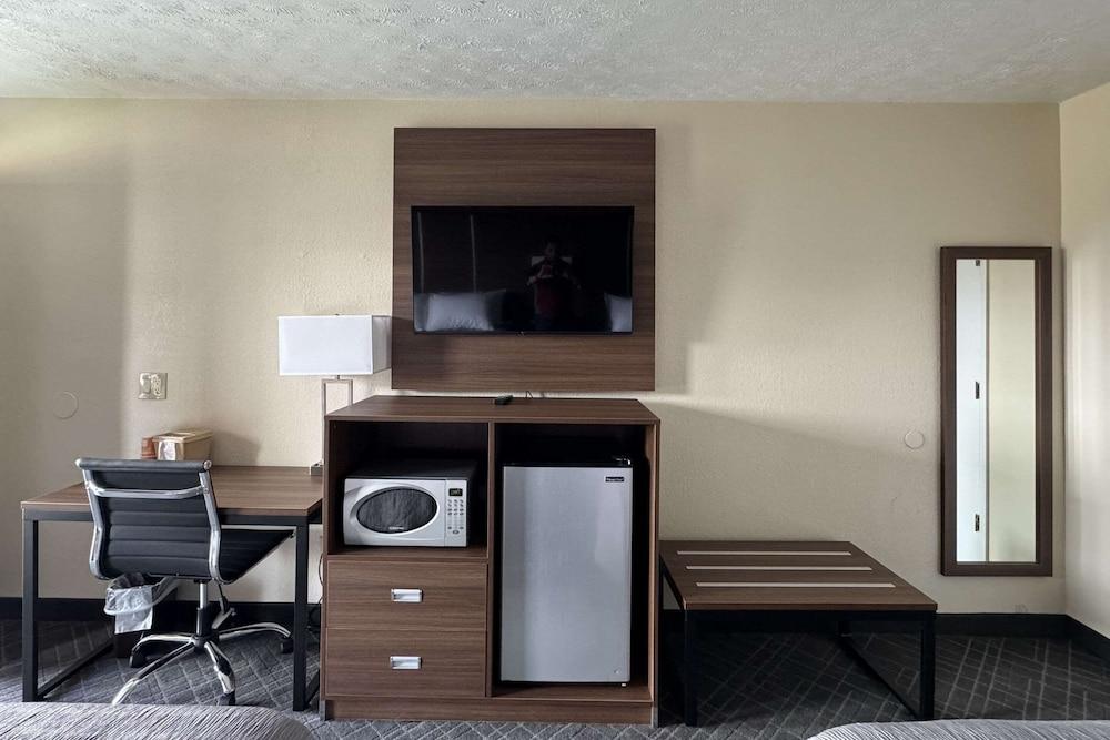 Quality Inn Mason Near Kings Island photo 16