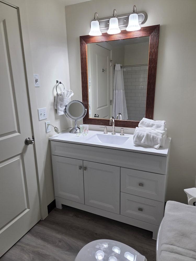 New Western Inn & Suites photo 7