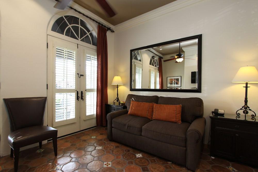 Cypress Inn photo 33