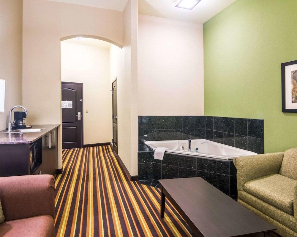 Spark by Hilton Amarillo Western Plaza photo 23