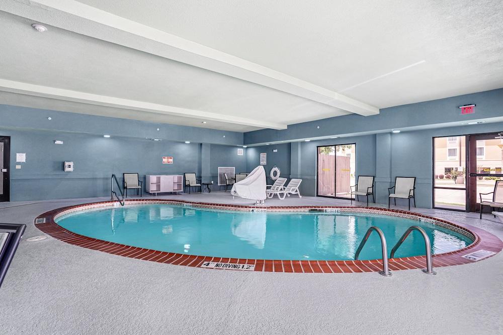 Holiday Inn Express Suites Van Buren-Ft Smith Area by IHG photo 9