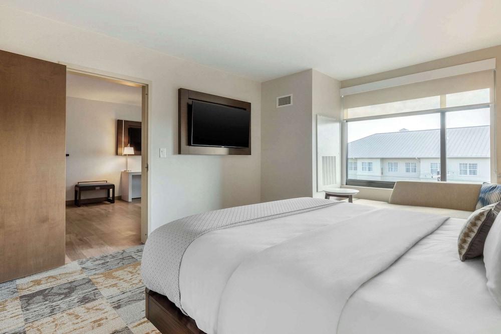 DoubleTree by Hilton Charleston Riverview photo 52