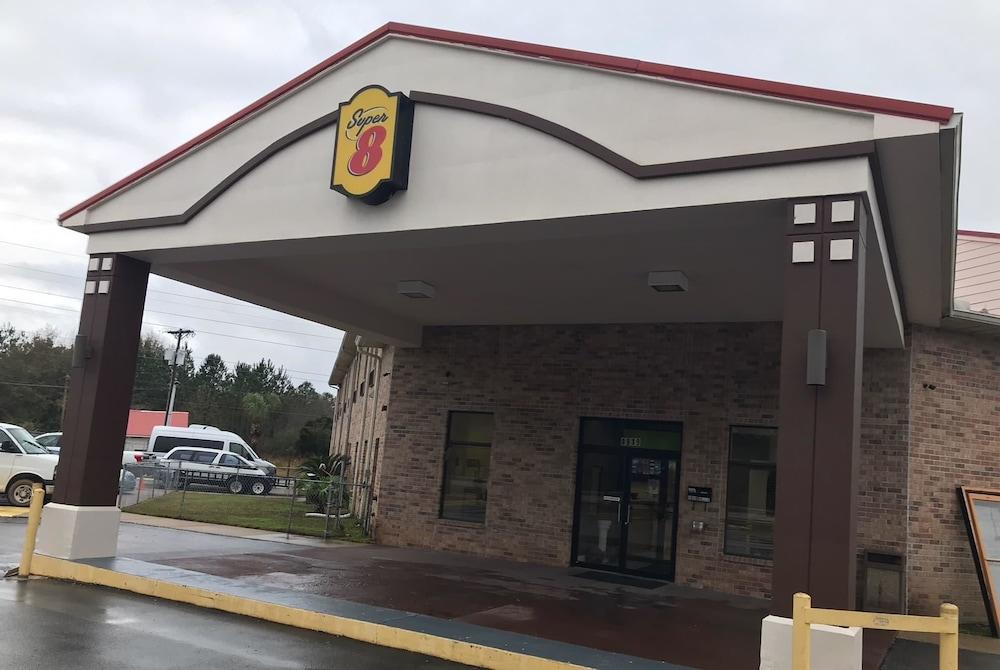Super 8 by Wyndham Pascagoula photo 15