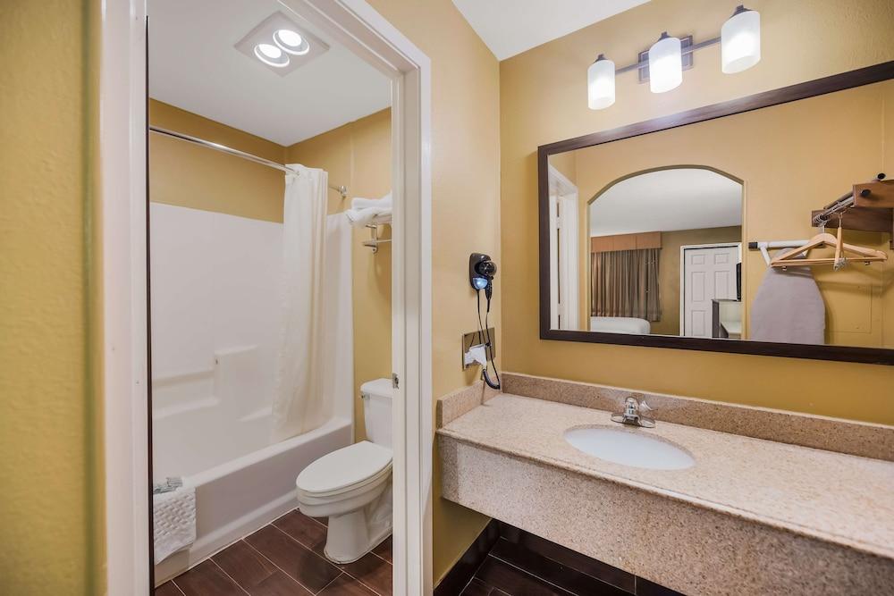SureStay Hotel by Best Western Mt Pleasant photo 36