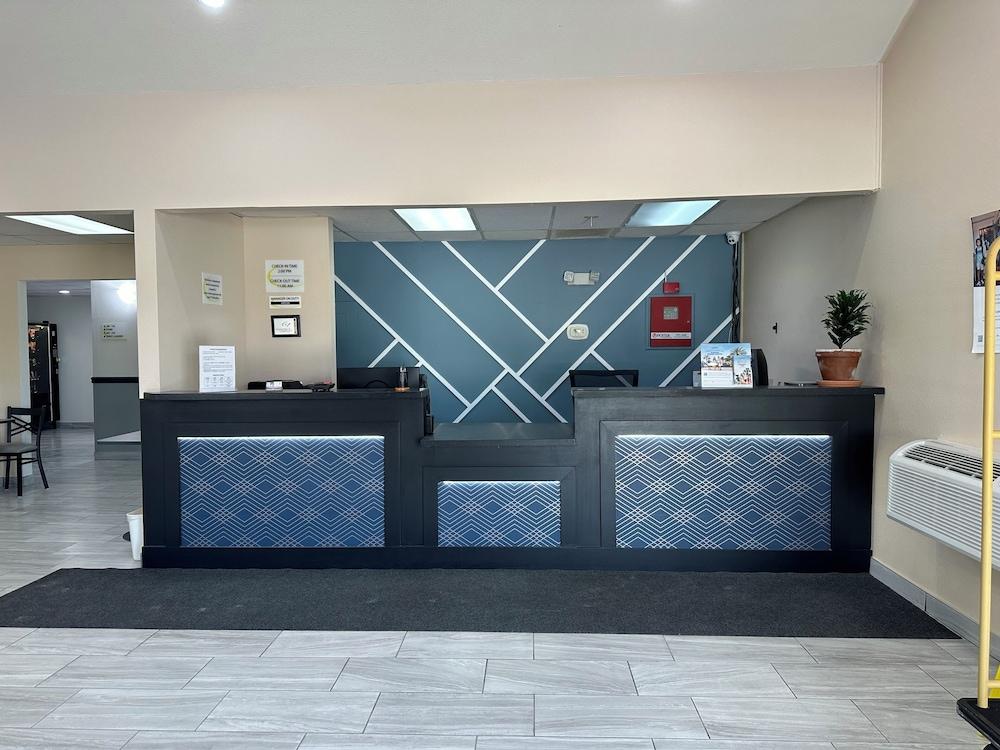 Super 8 by Wyndham Grand Island South photo 2