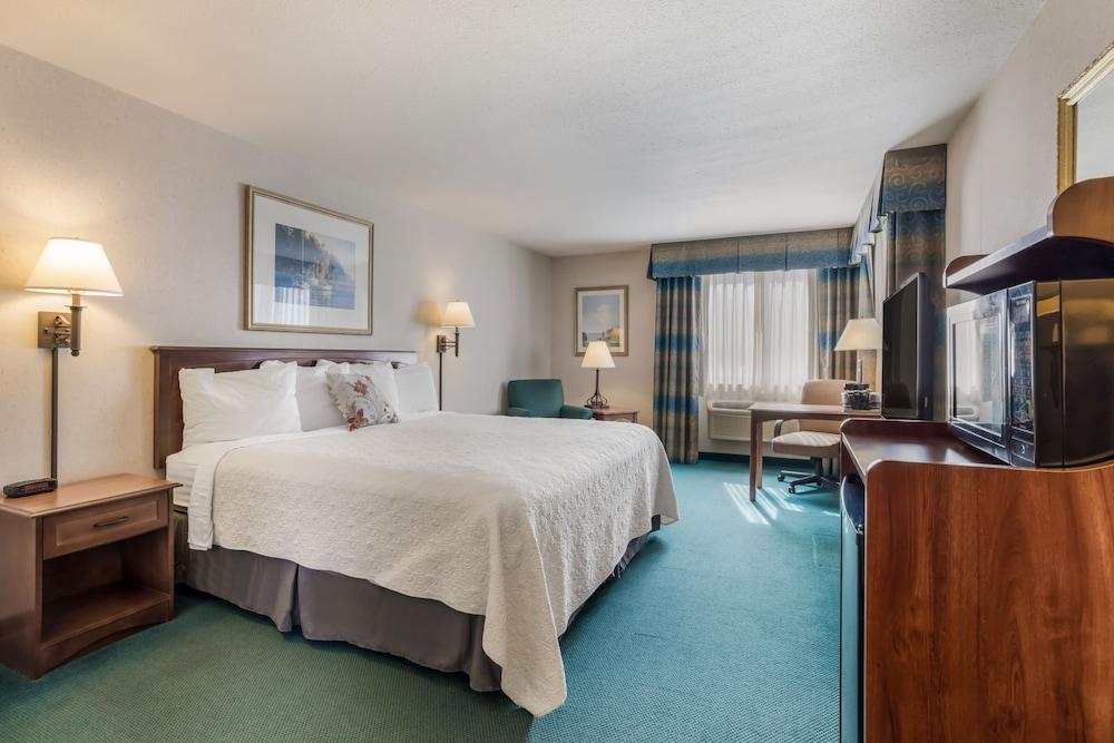 Baraga Lakeside Inn photo 10