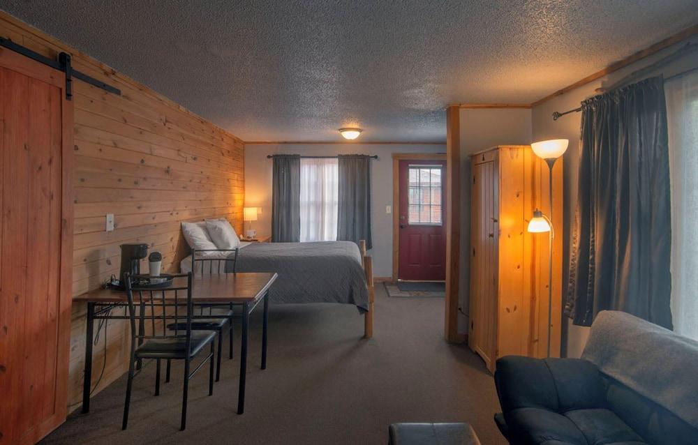 Rustic Inn photo 2