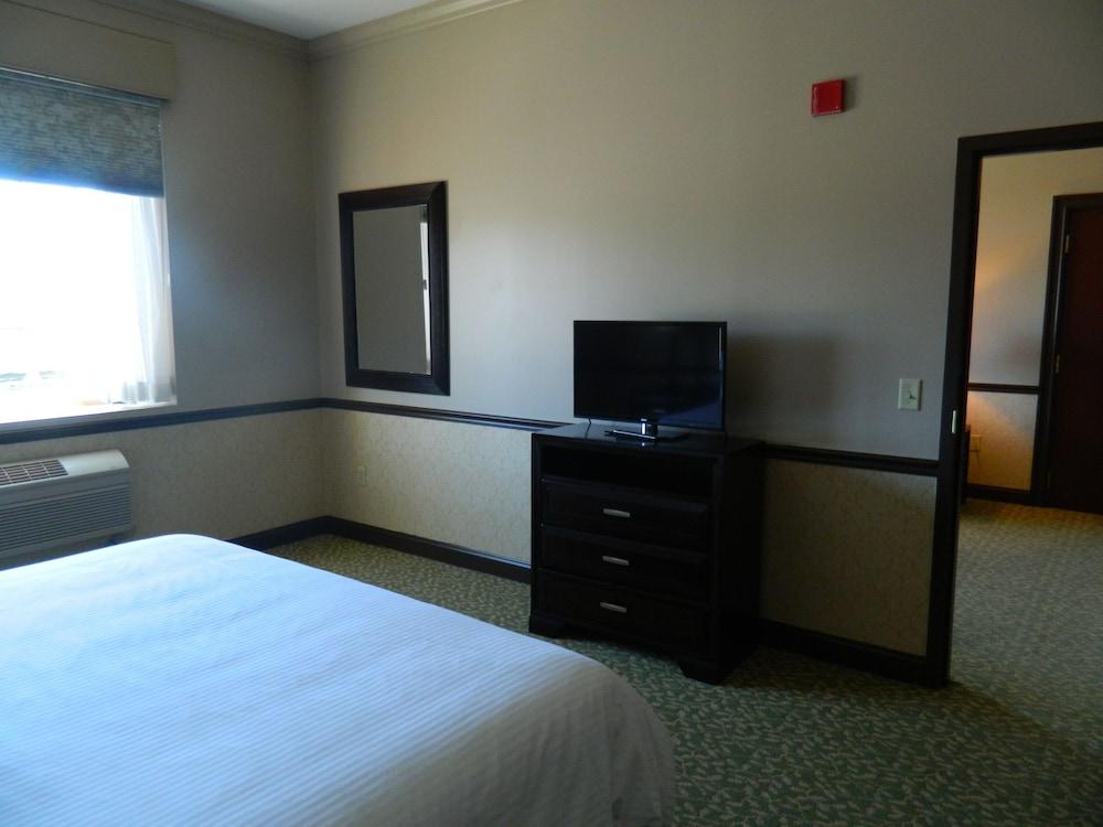 Belvedere Inn photo 24