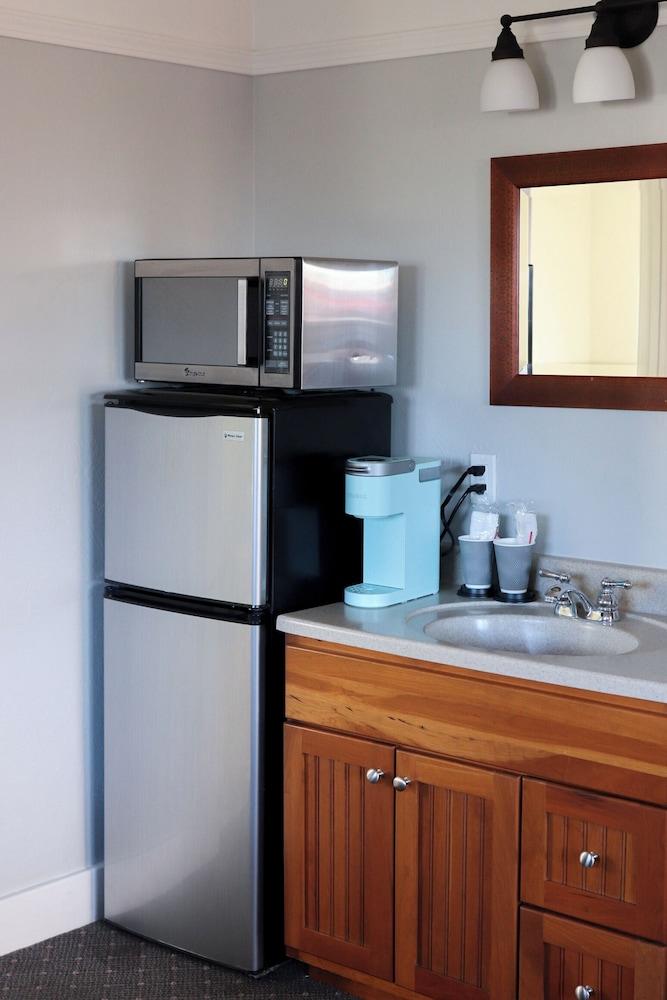 Fall River Hotel and Grazerz Restaurant photo 33