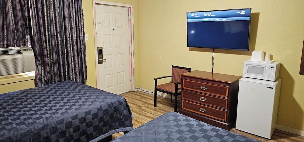 Deluxe Inn photo 3