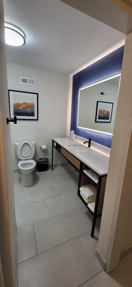 La Quinta Inn & Suites by Wyndham Myrtle Beach photo 12