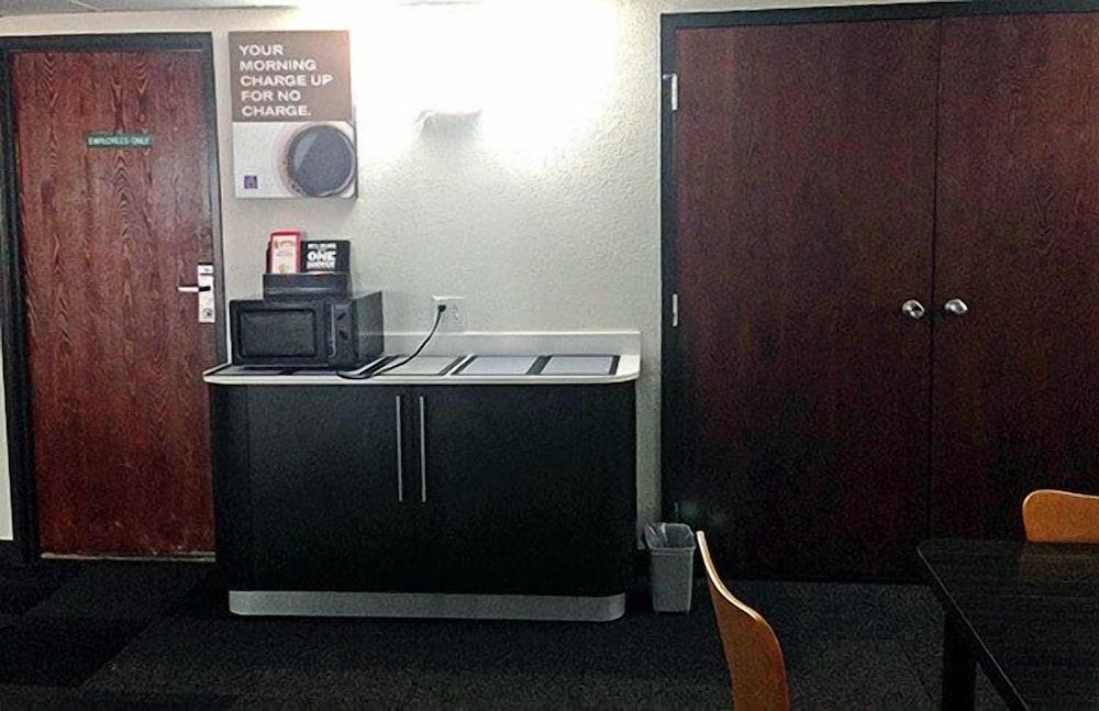 Motel 6 Omaha, NE photo 34