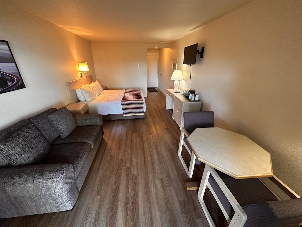 Astoria Crest Motel photo 29