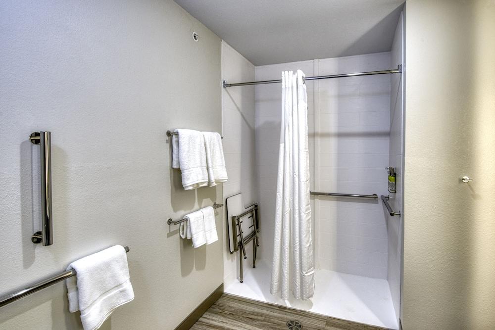 Holiday Inn Express & Suites Omaha Downtown - Old Market by IHG photo 14