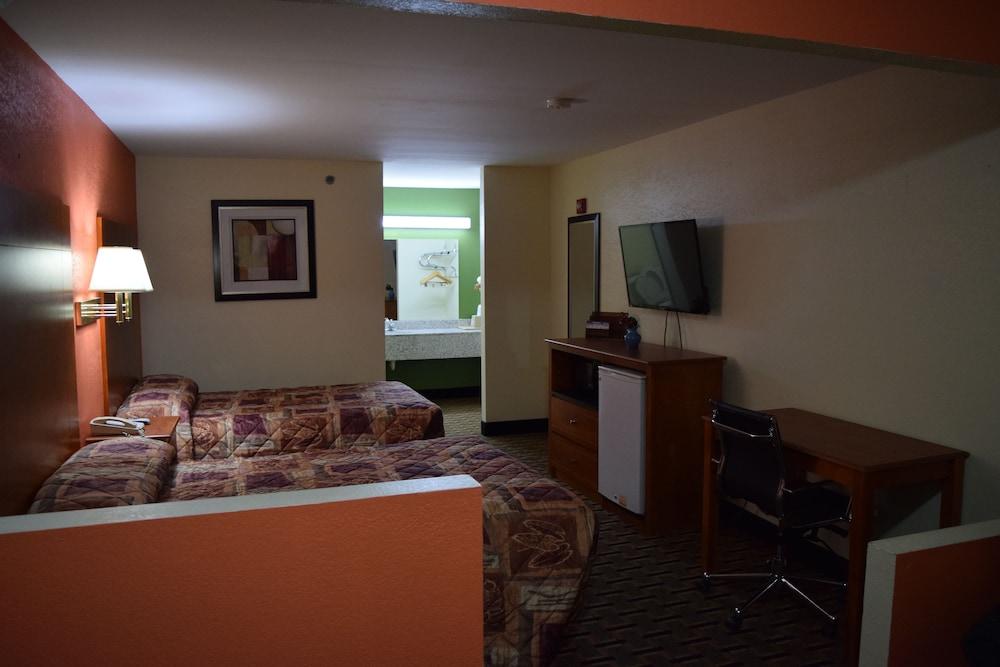 Royal Inn Douglasville photo 7