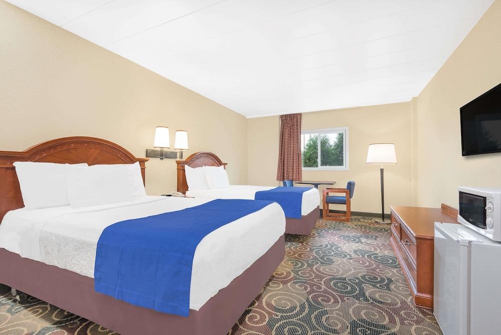 Travelodge by Wyndham Lima OH photo 28