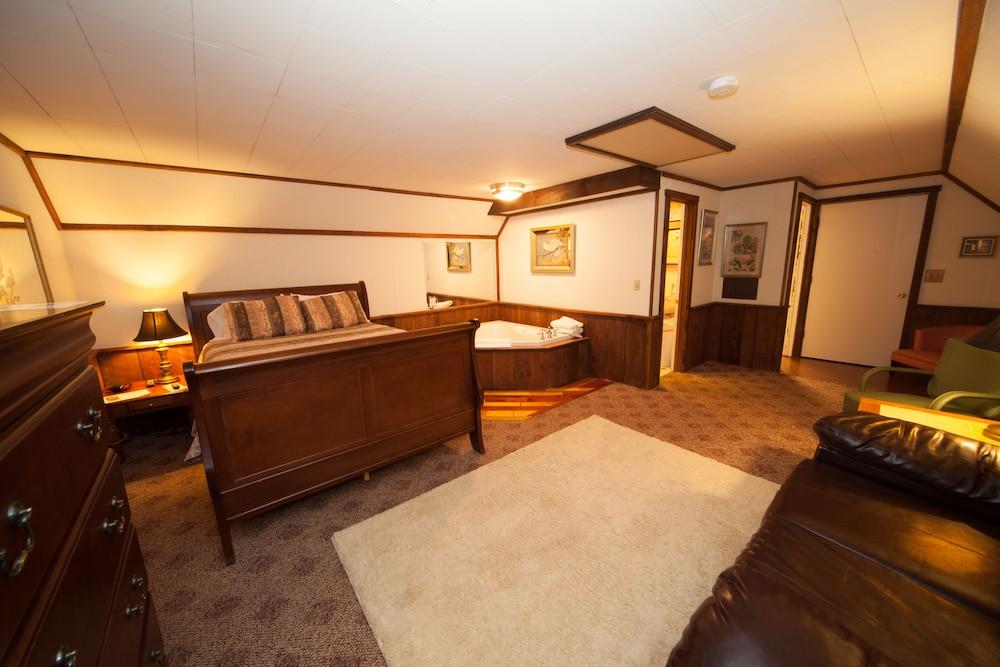 Log Cabin Lodge & Suites photo 52