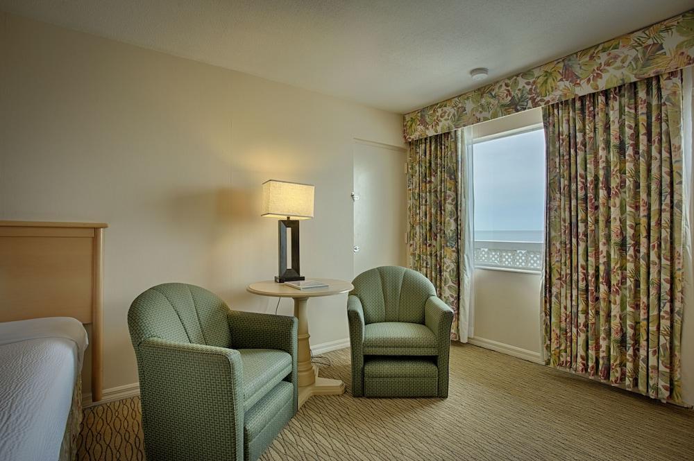 Sandcastle Resort at Lido Beach photo 15