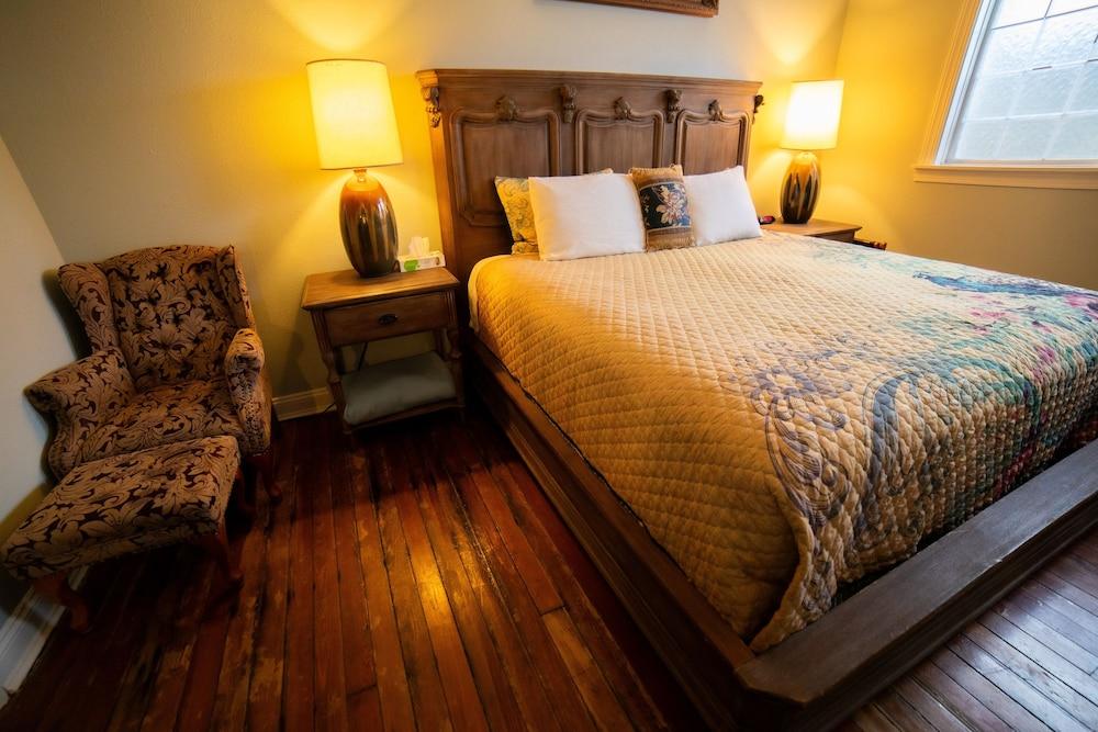 Oak Tree Hotel photo 64