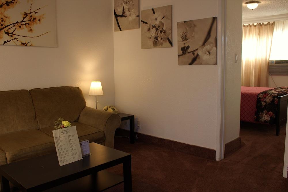 Tradewinds Hotel LAX Airport photo 9