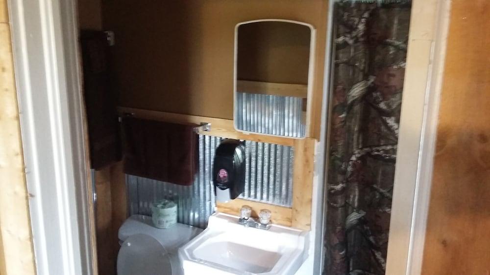 Headwaters Motel photo 12