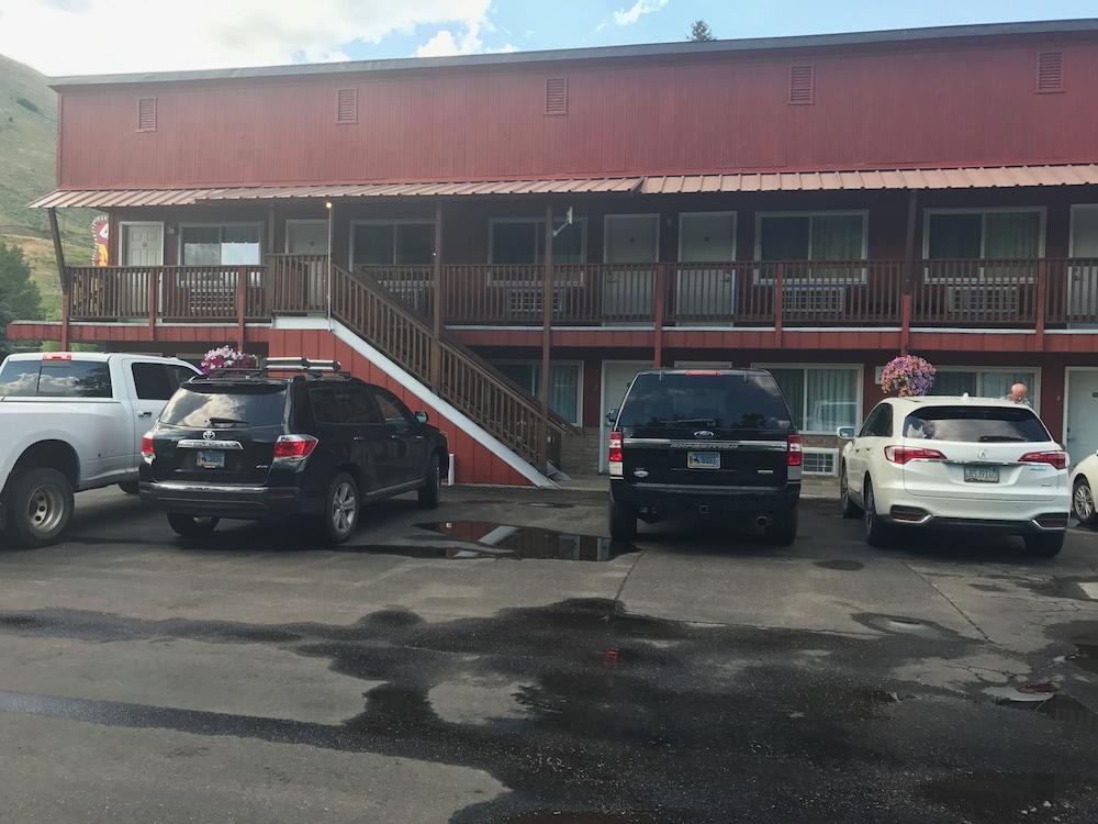 Four Winds Motel photo 13
