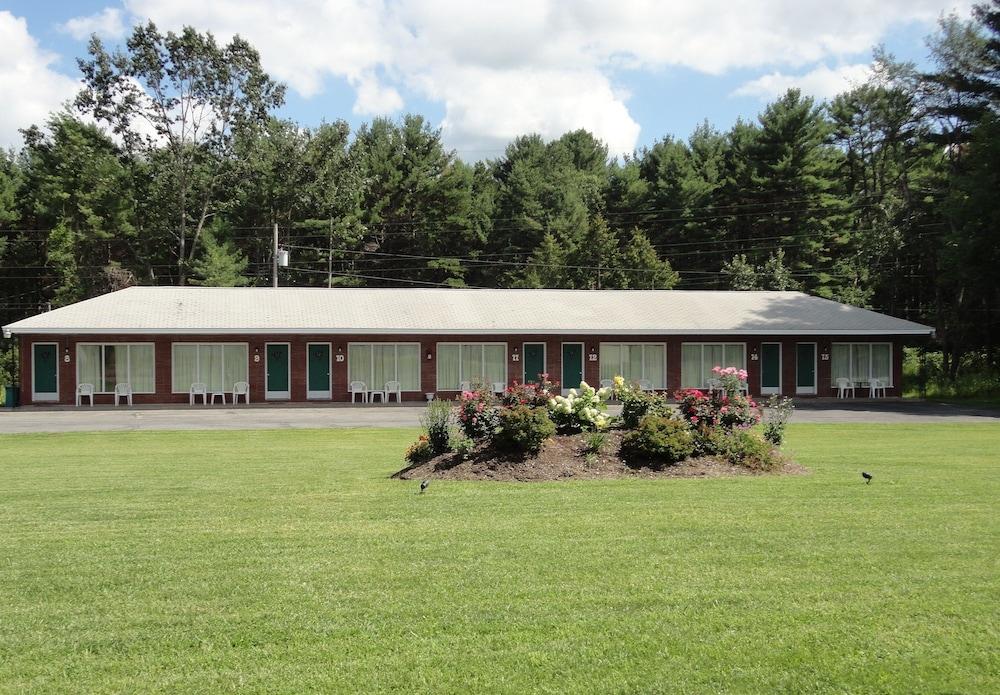 Sara Glen Motel photo 35