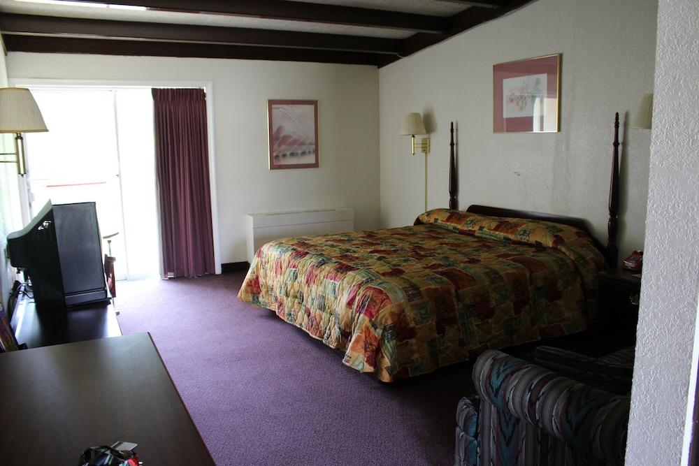 Hometown Inn Staunton photo 7