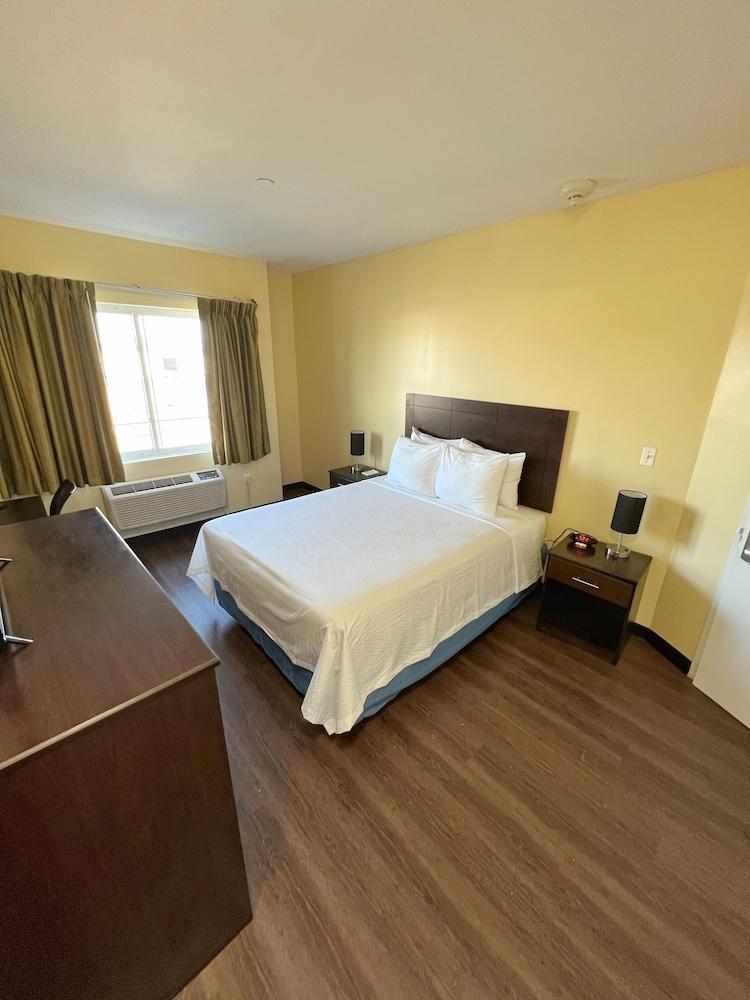 Ozone Inn & Suites photo 18
