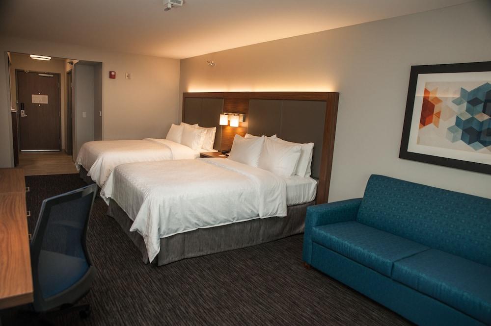 Holiday Inn Express & Suites Norfolk by IHG photo 5