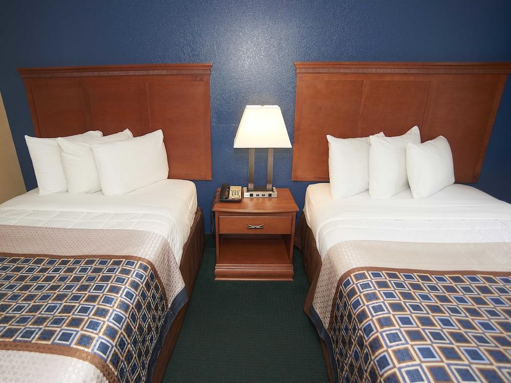 Swiss Chalets Village Inn photo 14