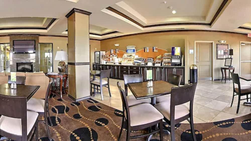 Holiday Inn Express Hotel & Suites Clovis by IHG photo 34