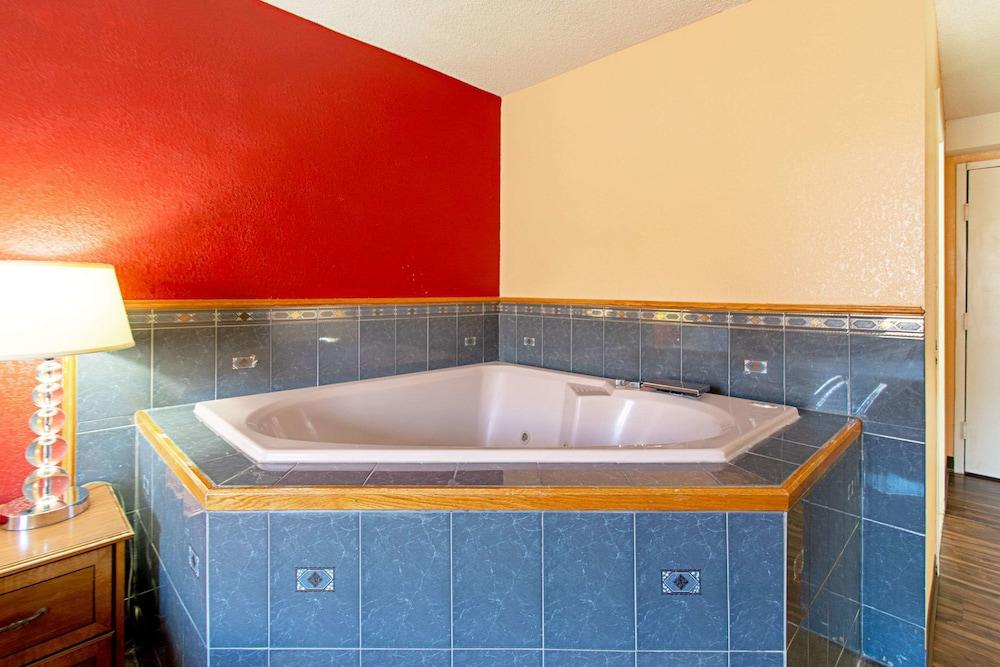 Econo Lodge photo 2