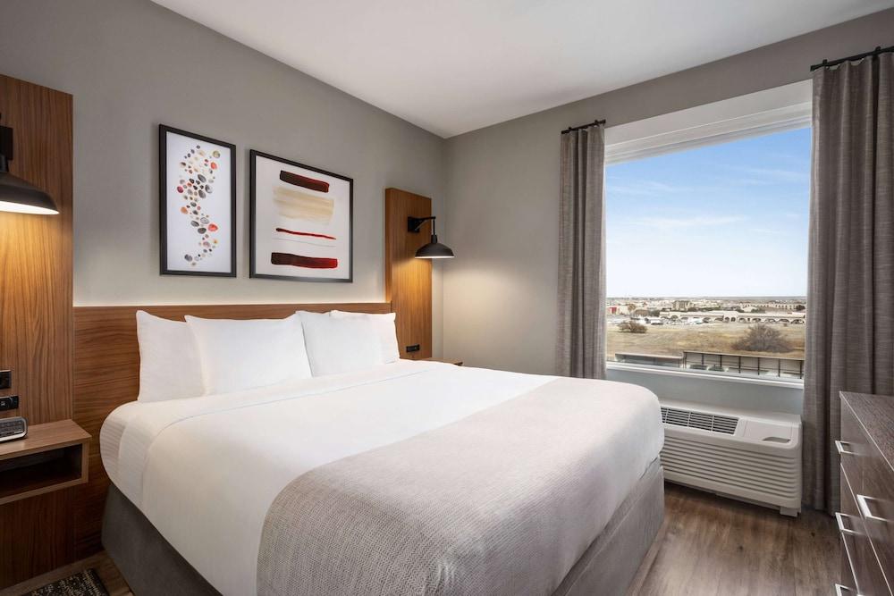 Hawthorn Extended Stay by Wyndham Del Rio photo 24