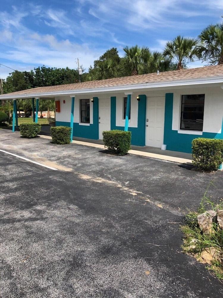 Bonsai - A Modern Motor Court — hotel in Rockledge