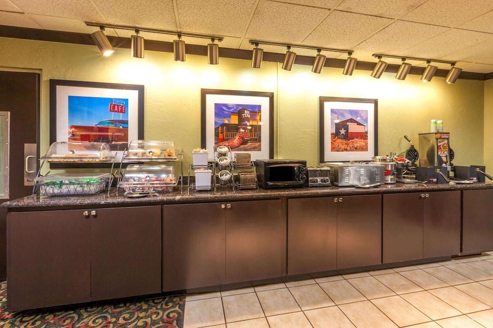 Baymont by Wyndham Amarillo East photo 13