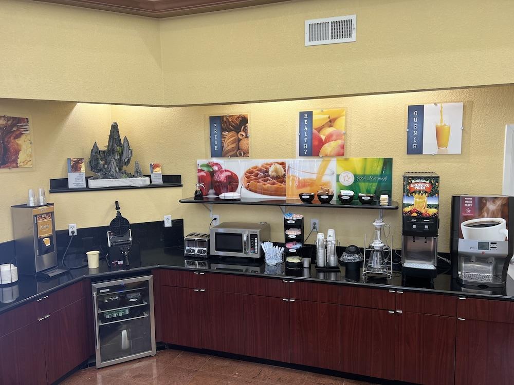 Quality Inn & Suites Houston Northwest - Cypress photo 9