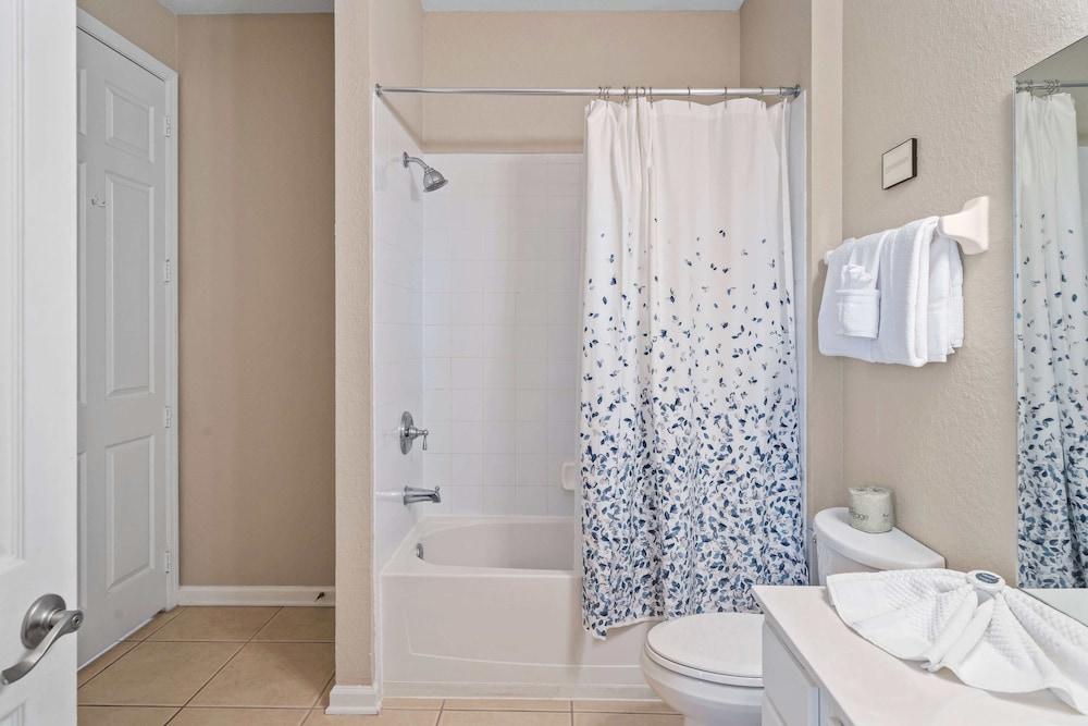 Vista Cay by Orlando Resort Rentals on Universal Boulevard photo 9