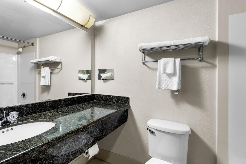 Suburban Studios Altoona photo 15