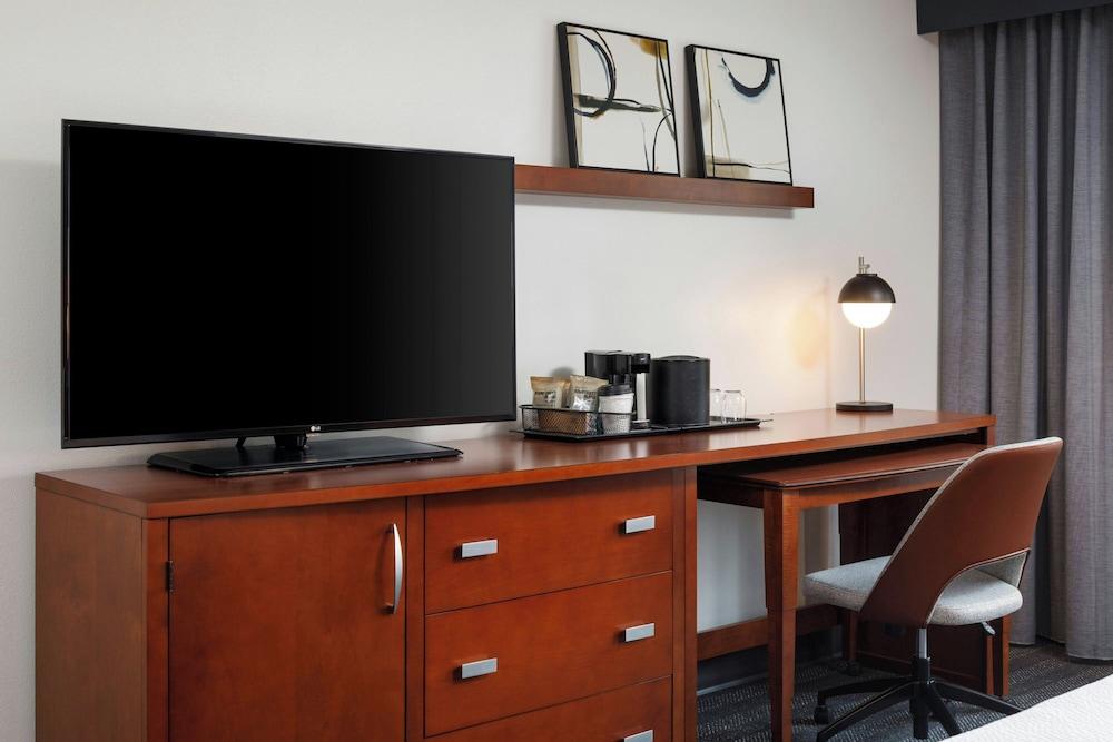 Courtyard by Marriott La Crosse photo 31