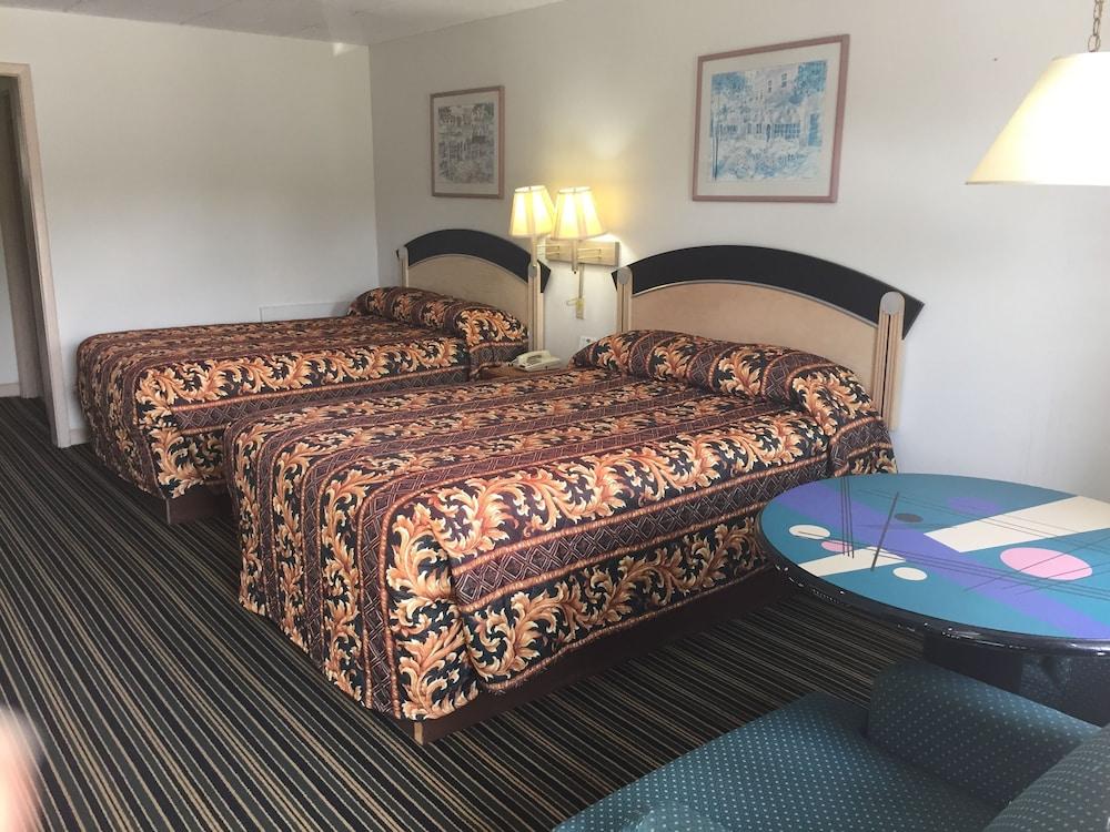 Scottish Inn & Suites photo 15