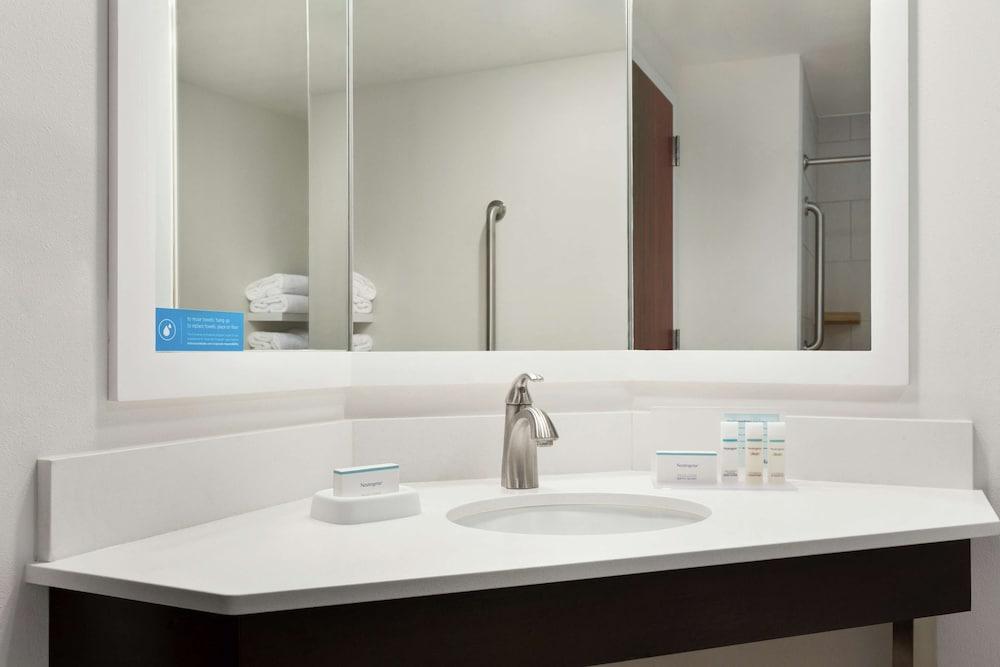 Hampton Inn Oklahoma City-I-40 E. (Tinker Air Force Base) photo 3