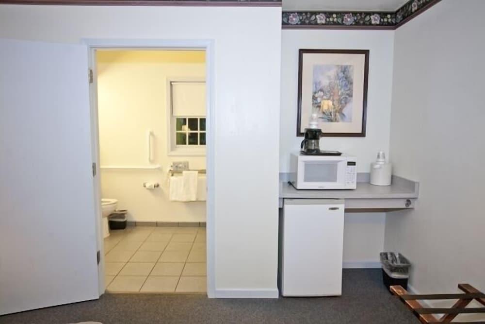 Chalet Motel Mequon photo 13