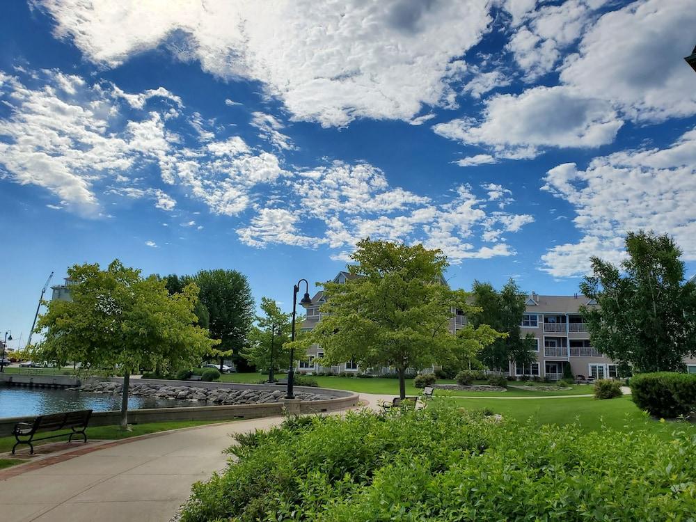 Bridgeport Waterfront Resort photo 89