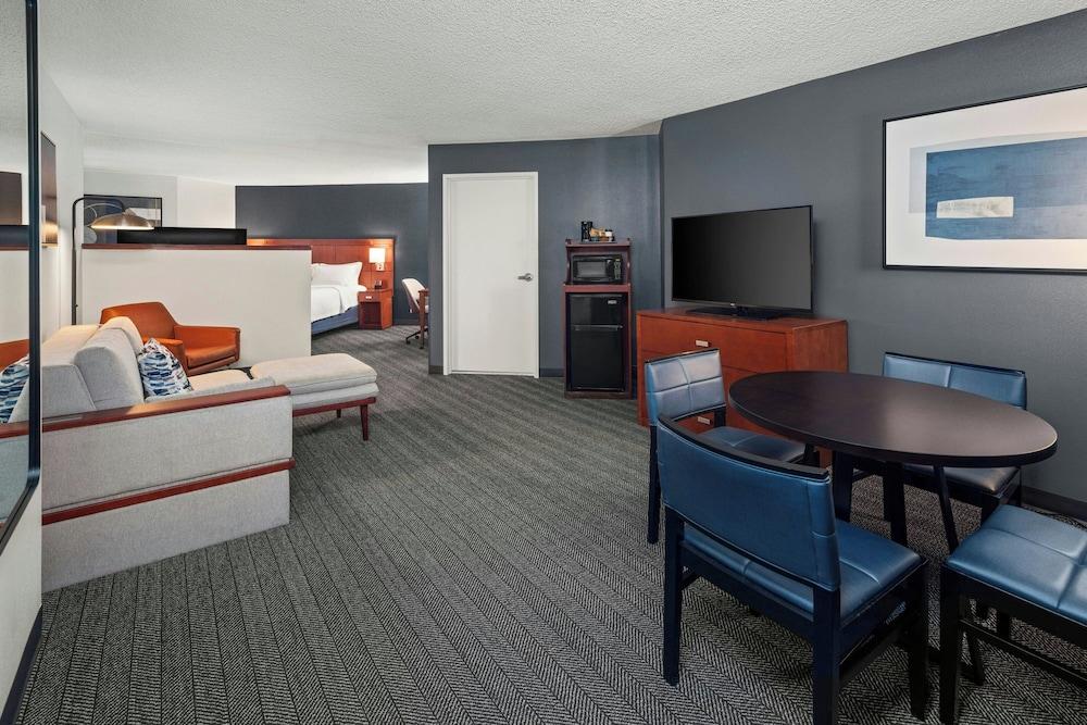 Courtyard by Marriott La Crosse photo 72