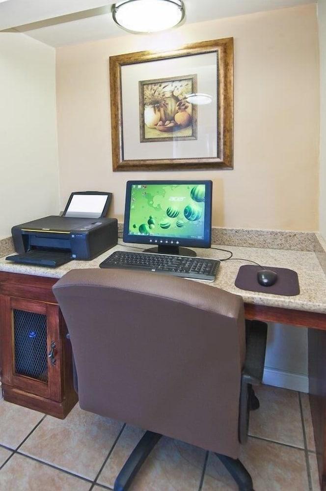 Days Inn by Wyndham Gonzales photo 17