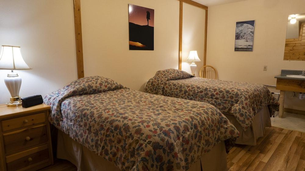 Whittaker's Motel & Historic Bunkhouse photo 13