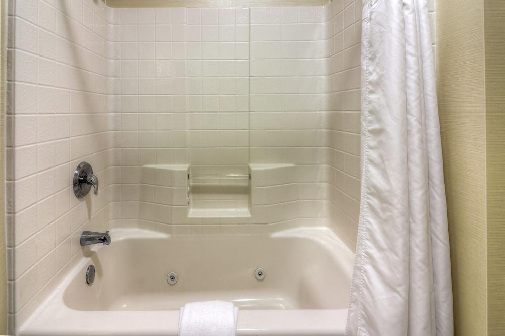 The Breakers Hotel & Suites photo 43